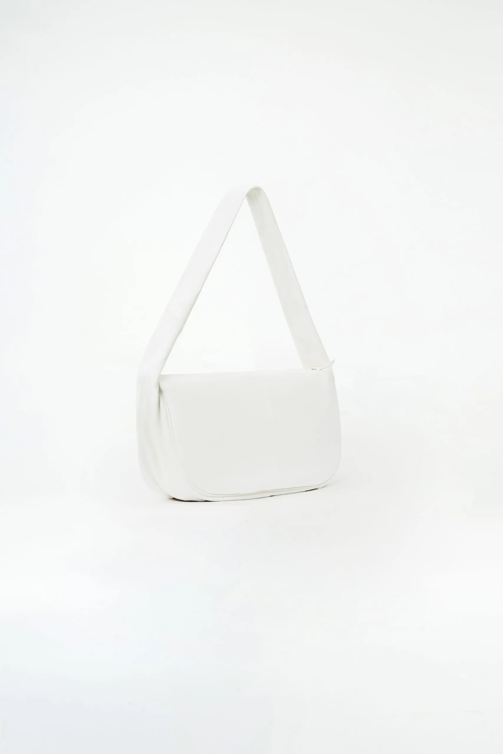 Lucia - White | Black - Image 3